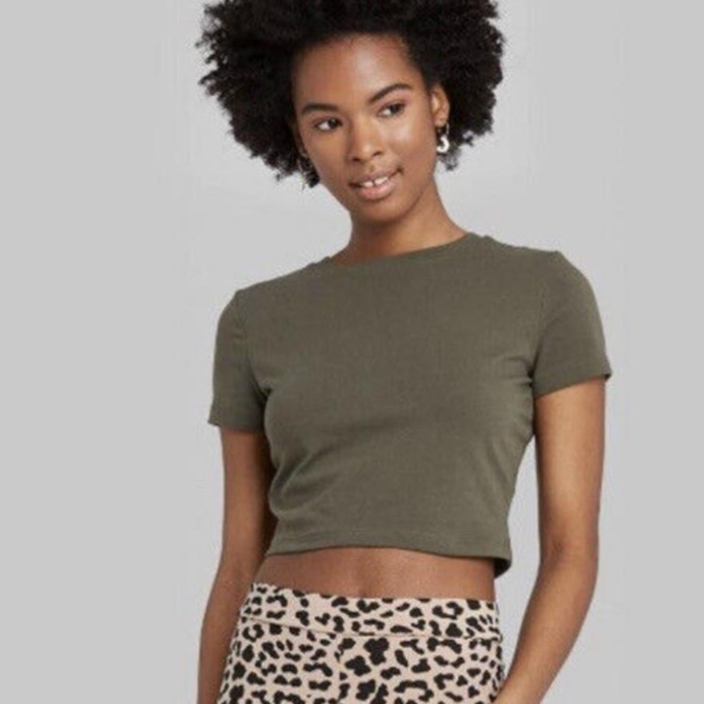 🦋4/$20 SALE - wild fable tee in olive green